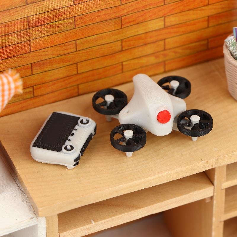 Drone - ミニチュアシミュレーションドローンモデル リモコン付き 1:12スケール ドールハウスシーン装飾 ミニチュア写真撮影用小道具